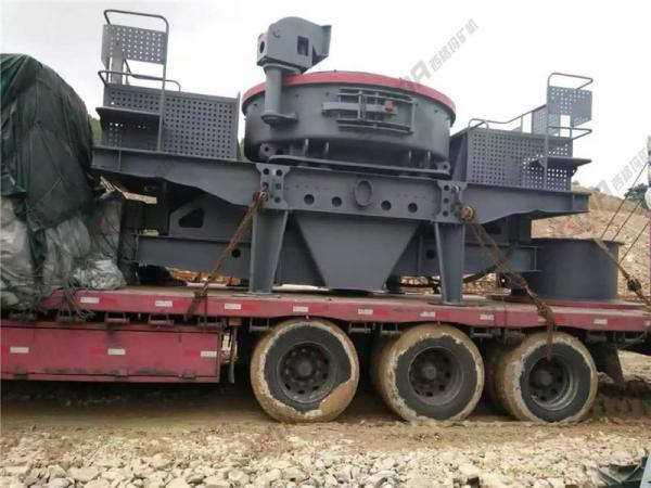 开云体育手机登录入口:媒体曝光采砂船违法“淘金”汞水直排江河调查组迅速行动